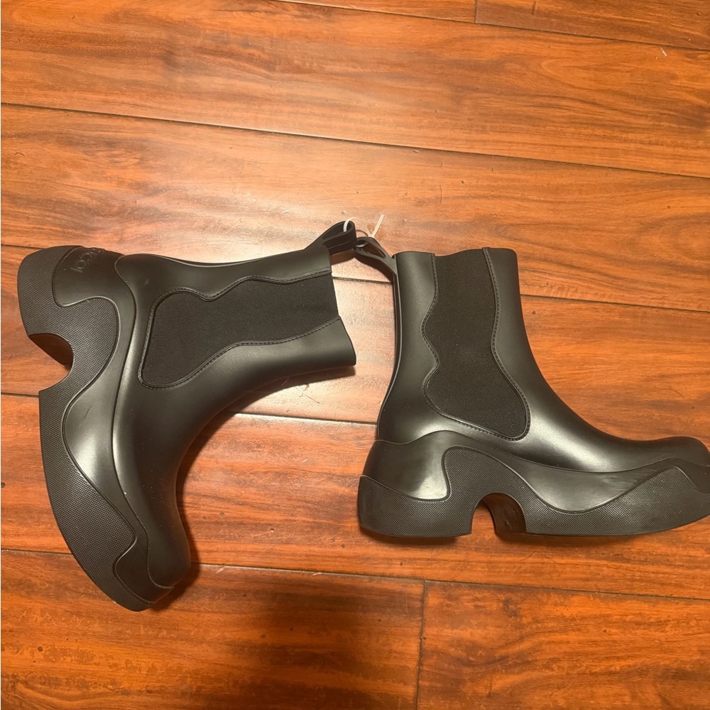 XOCOK Black Platform Chelsea Bootie - Picture 6 of 11